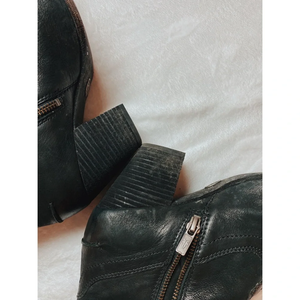 Frye Reina Western Bootie Women’s Size 8.5 in Black with Pointed Toe - Picture 8 of 8